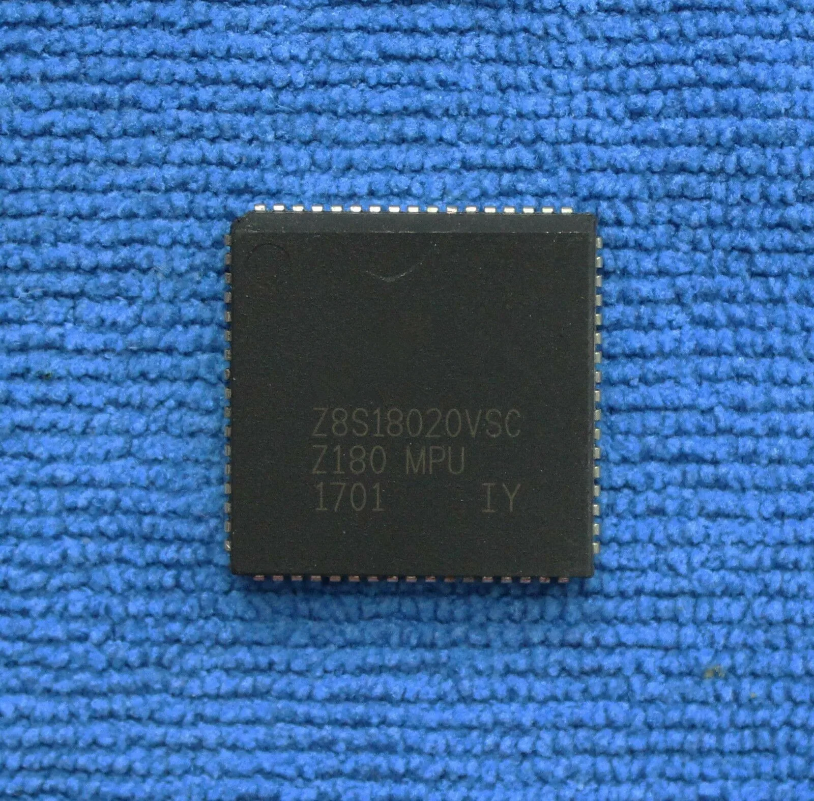 1шт В наличии Z8S18020VSC PLCC68 Оригинал Аутентичный 100% Большая цена отличная